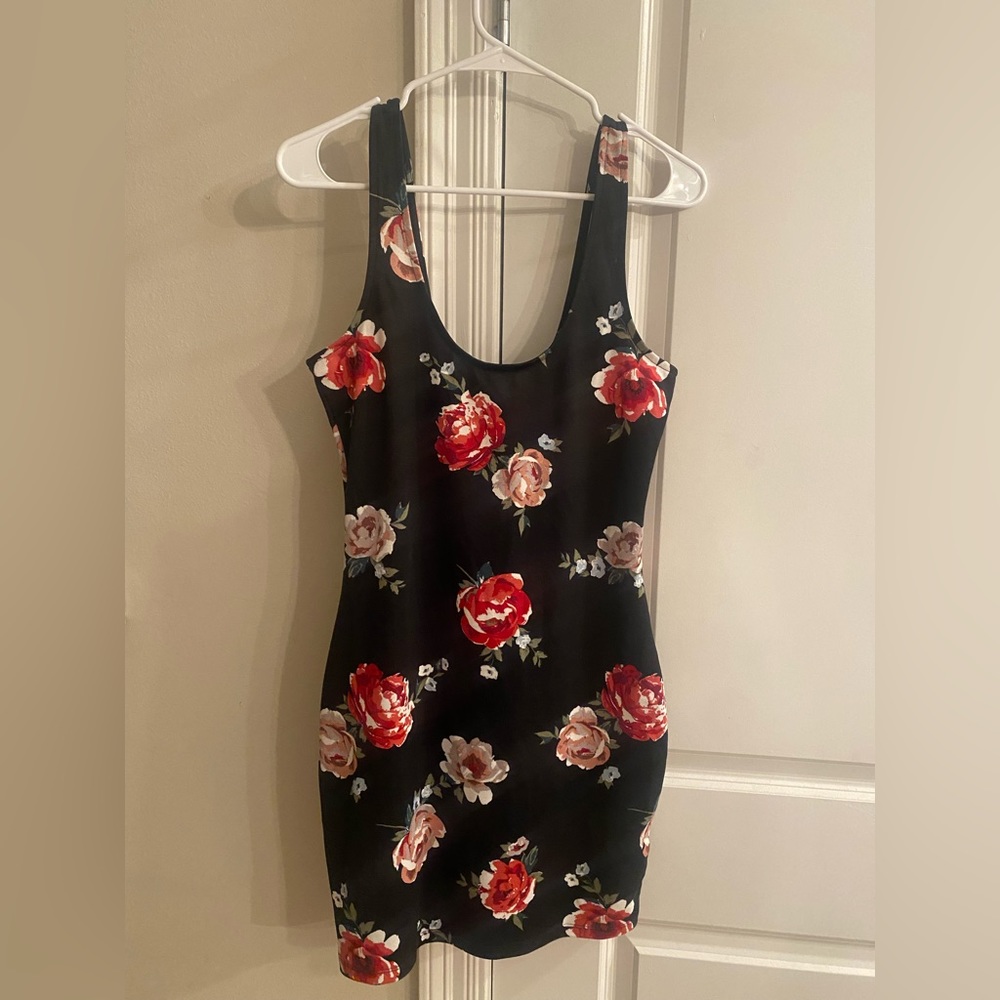 Sleeveless Floral Body-con Dress